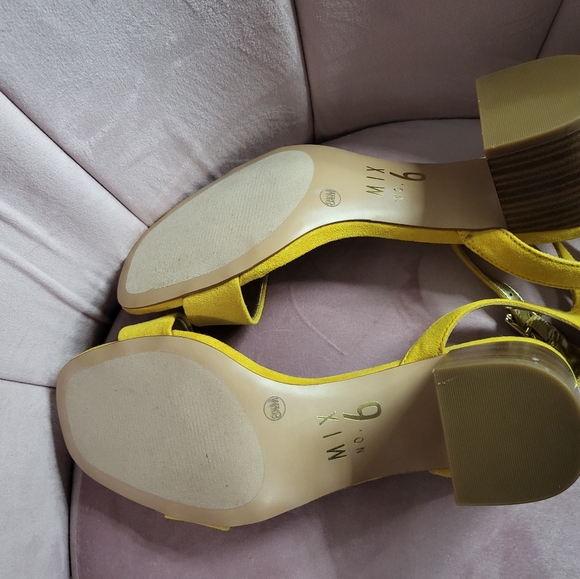 Yellow sandals - Picture 3 of 5